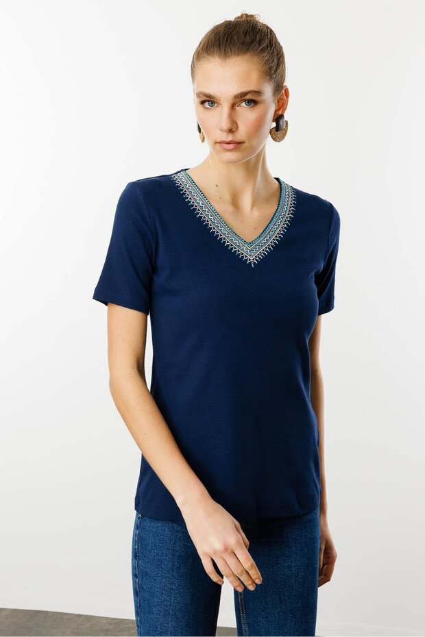 Women's V-Neck Collar Embroidered Cotton T-Shirt Navy Blue