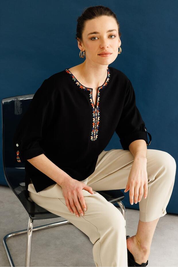 Women's Open Collar Collar Ethnic Embroidered Shirt Black