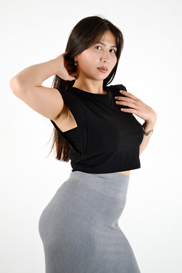 بلوزة أساسية برقبة دائرية - 3