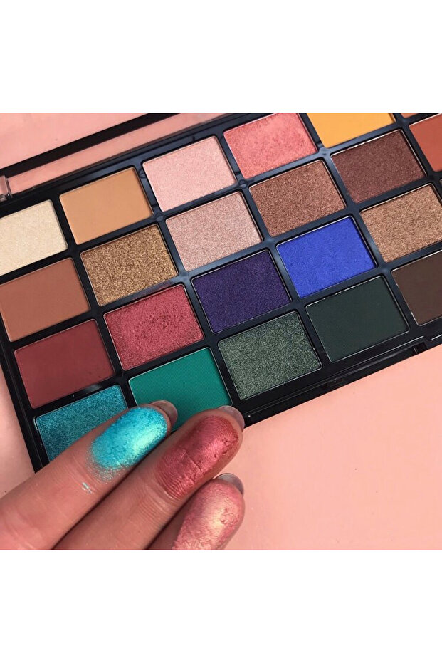 Trendsetter Eyeshadow Kit - 3