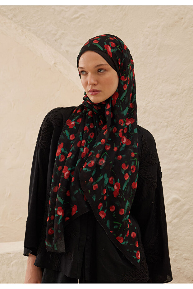 شال منقوش باللون الأسود من Ramie Cherry - 1