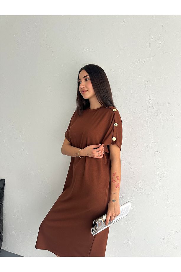 SÜS DÜĞME DETAYLI YUMUŞAK DOKU MODAL KUMAŞ ELBİSE - 4