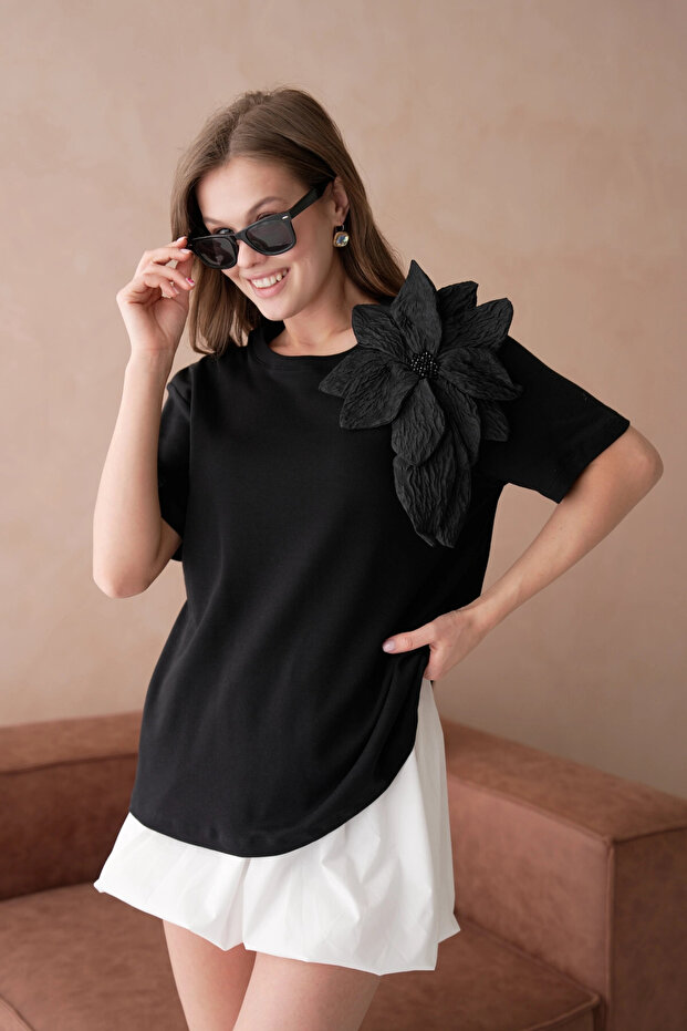 Gül Aksesuarlı Basic T-Shirt - 6