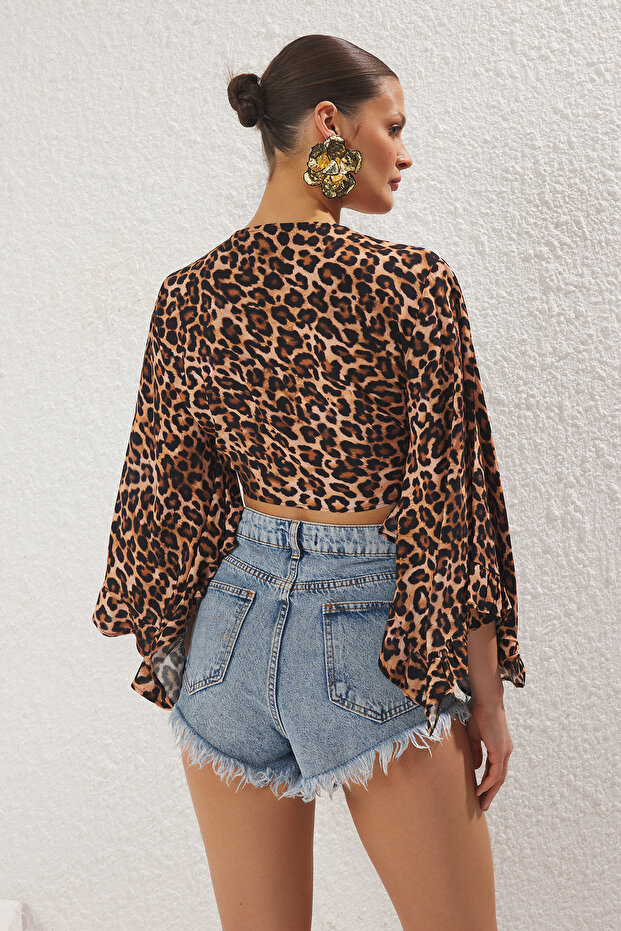 Leopar Desenli Dokuma Volanlı Plaj Crop Bluz TBESS19BB0095 - 4