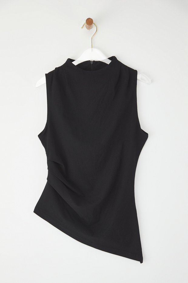 Siyah Büzgü/Drape Detaylı Fitted/Vücuda Oturan Asimetrik Örme Bluz TWOSS25BZ00388 - 5