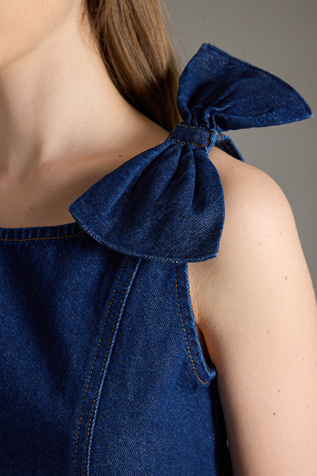 Koyu Mavi Kurdele/Fiyonk Detaylı Crop Denim Bluz TWOSS25BZ00476 - 3