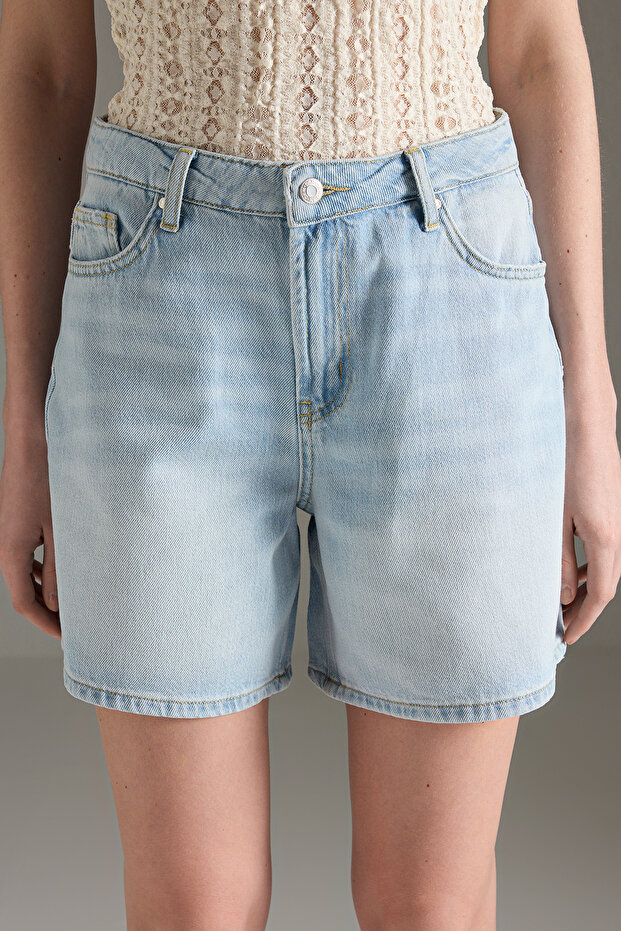 Açık Mavi Normal Bel Denim Bermuda TWOSS25SR00180 - 3