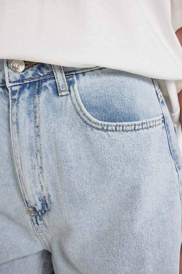 Mom Fit Yüksek Bel Katlamalı Paça Jean Şort D4582AX24HS - 5