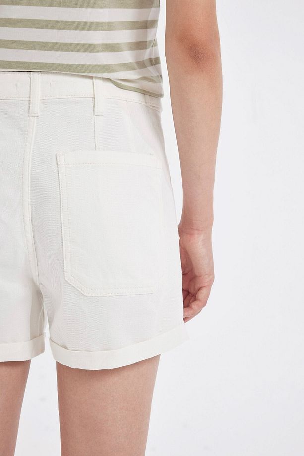 Mom Fit Yüksek Bel Katlamalı Paça Jean Şort D4585AX24HS - 6