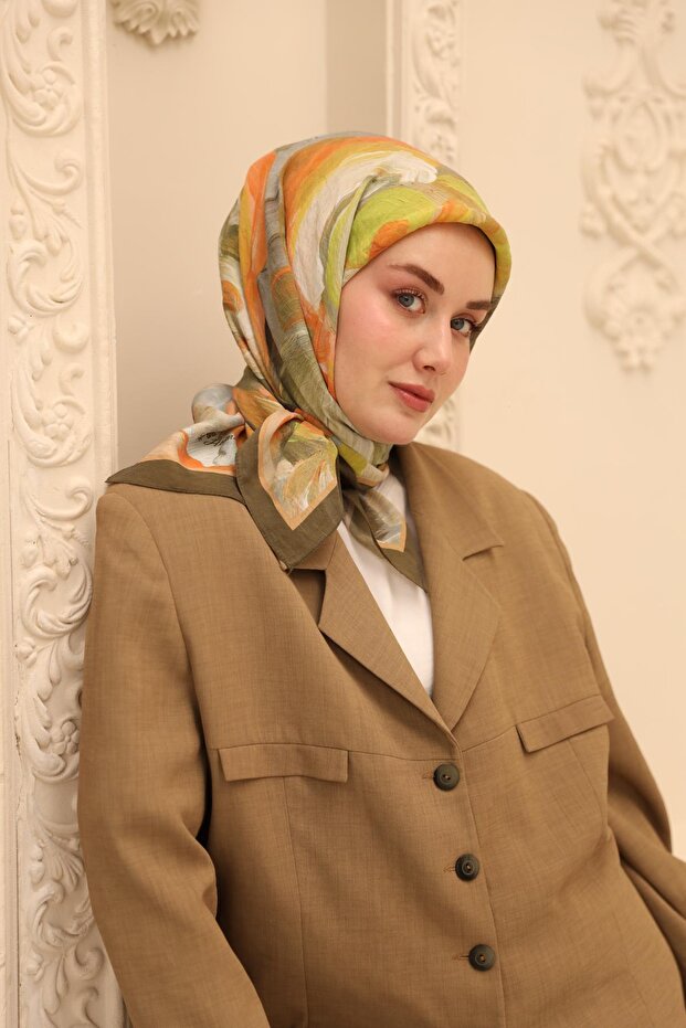 وشاح حريري بنمط أكريليك من أوليندا