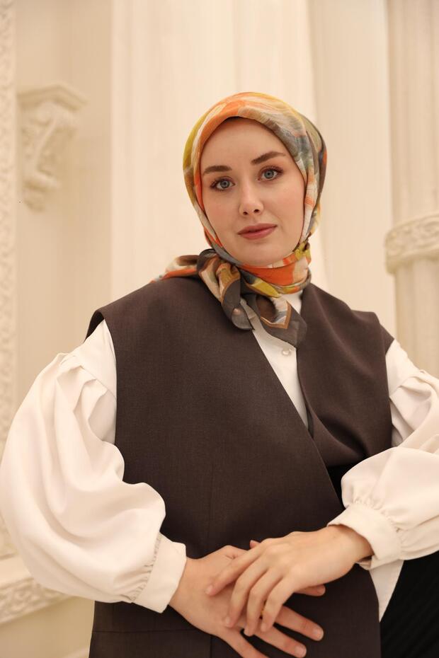 وشاح حريري بنمط أكريليك من أوليندا