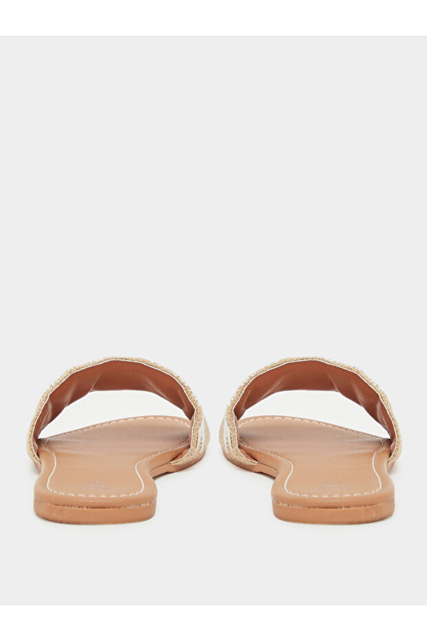 صندل مسطح مفتوح من الأمام ومطرز - 4