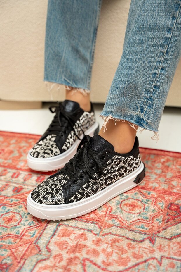 Comfy Black-Silver Leopard Patterned Women's Sports Shoes
