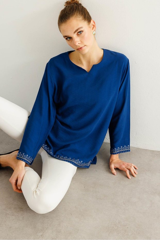 Women's Sleeve and Skirt Slit Skirt Embroidered Blouse Indigo