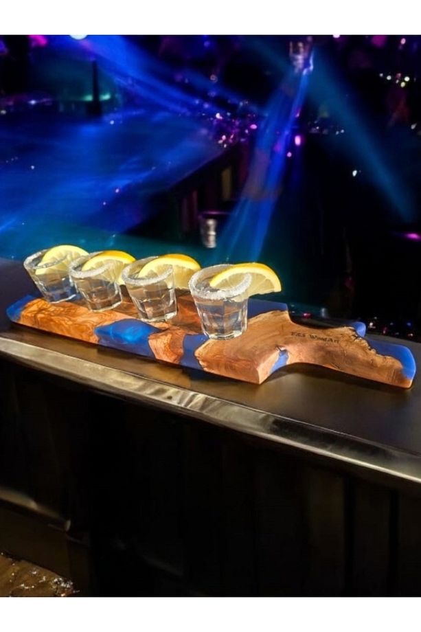 Zeytin Ağacı ahşap Epoksi Tekila Parti sunum tepsisi stand ( 4 adet shot bardak dahil ) - 4