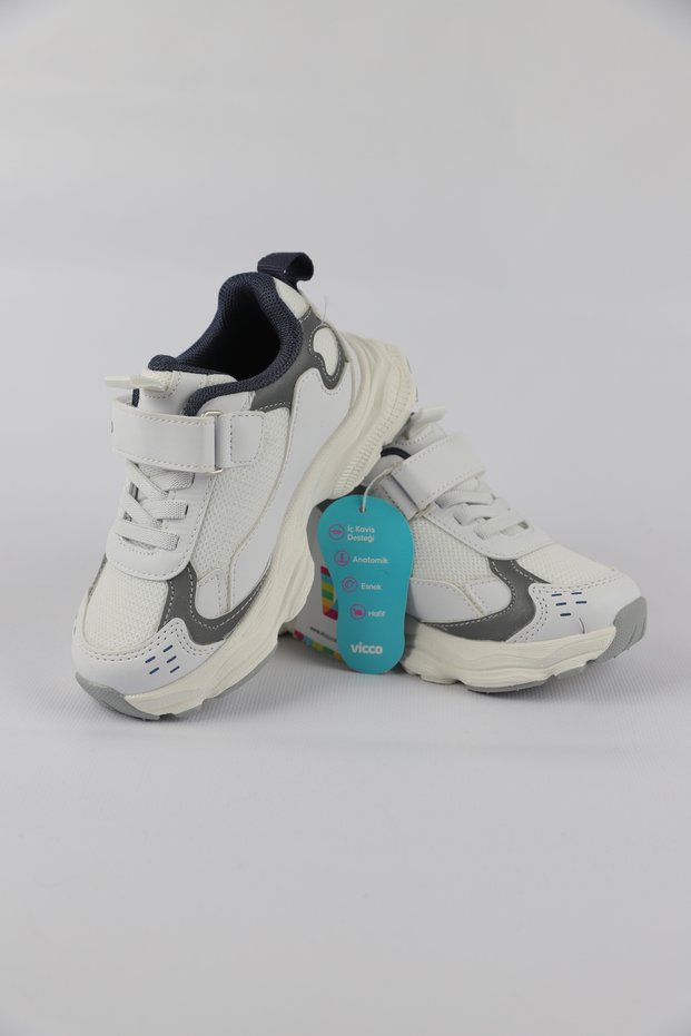 Number 26-35 Vicco Tag Sports Shoes - White
