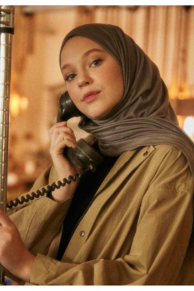 شال ممشط رمادي غامق - 1