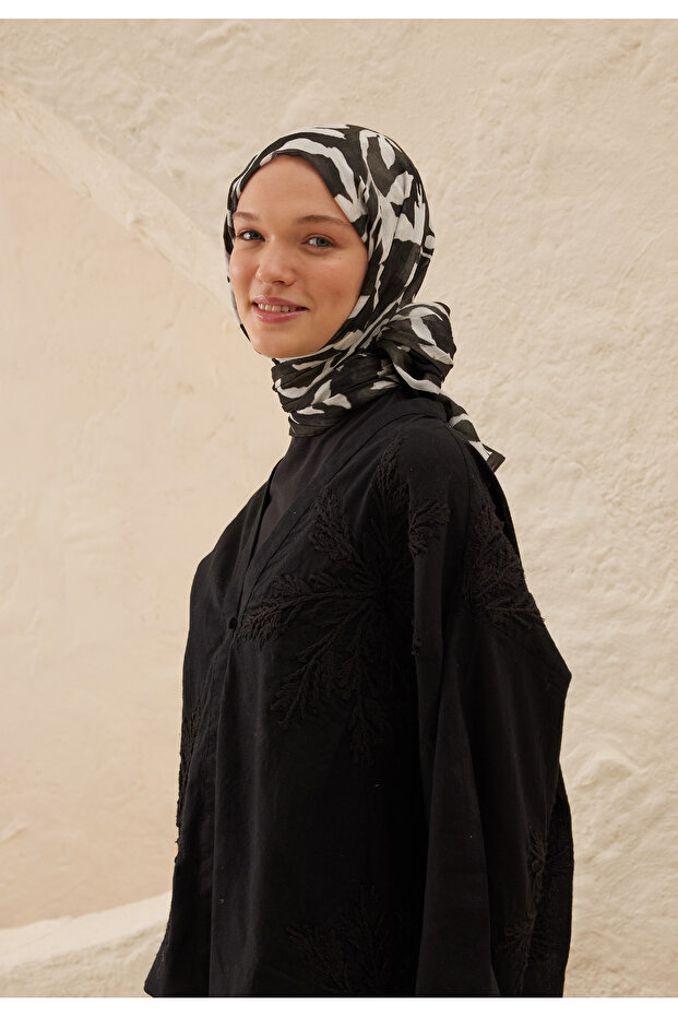 شال رامي منقوش باللون الأسود - 3