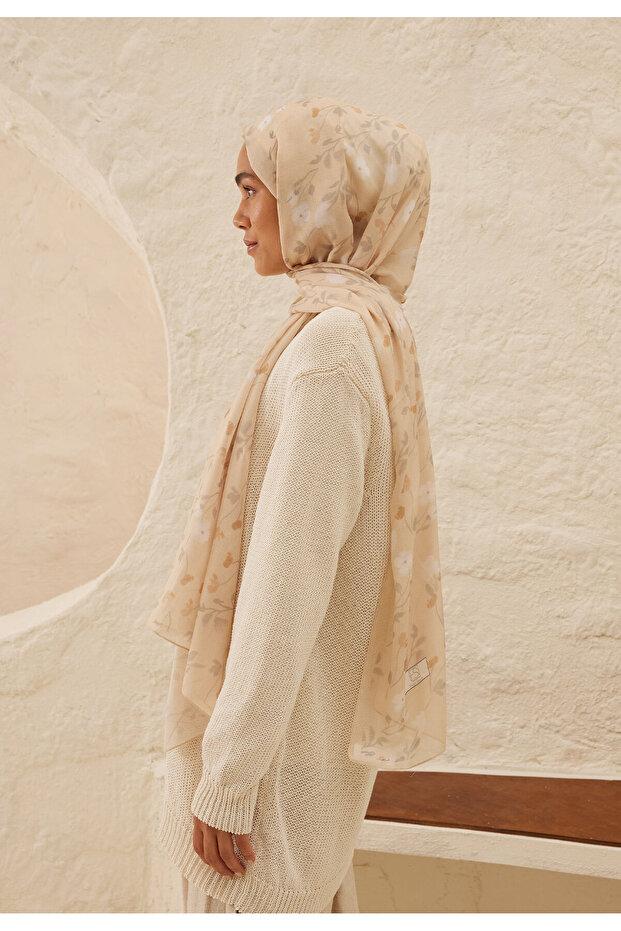 شال رم منقوش عليه زهور ناعمة - لون بيج - 4