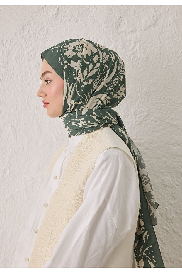 شال منقوش باللون الأخضر - 4