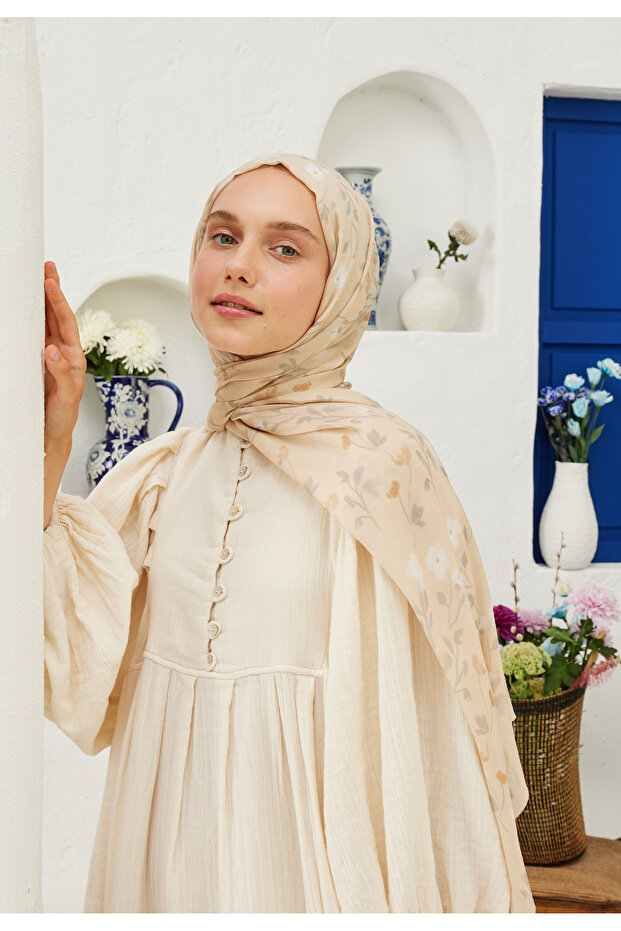 شال رم منقوش عليه زهور ناعمة - لون بيج - 5