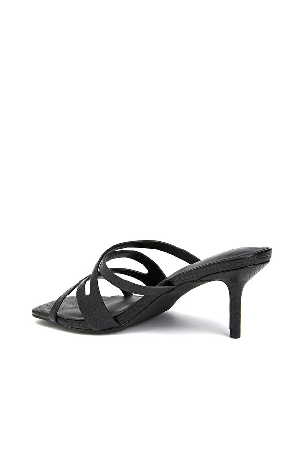 Siyah Kadın Terlik - 3