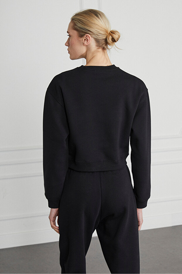 Basic Crop Sweatshirt - 4