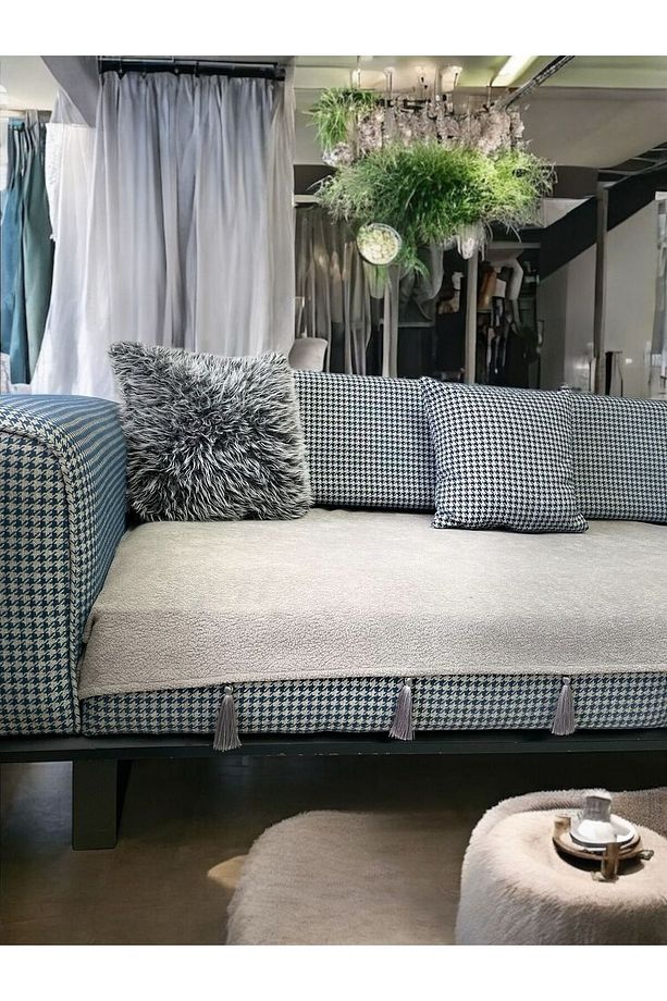 Pati Dostu Koltuk Örtüsü Döşemelik Kumaş Püsküllü Kaymaz Sırt Ve Oturma Yerini Kaplar 140x200 Cm - 1