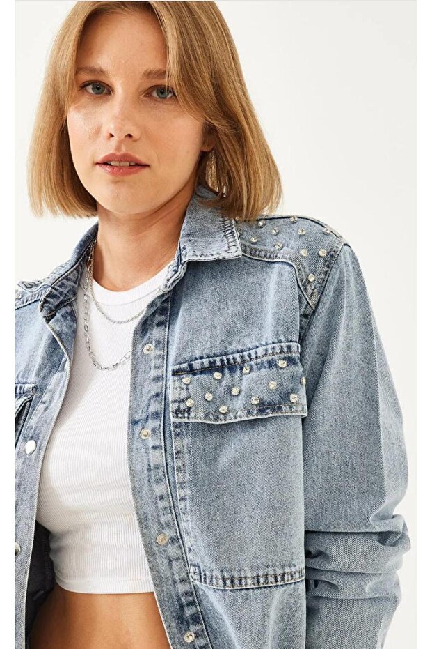 DENIM SHIRT WITH STONE DETAIL
