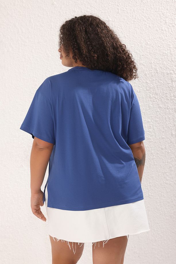 Indigo Bisiklet Yaka Geniş Kalıp Basklı Büyük Beden Örme Tshirt TBBSS25BF00033 - 4