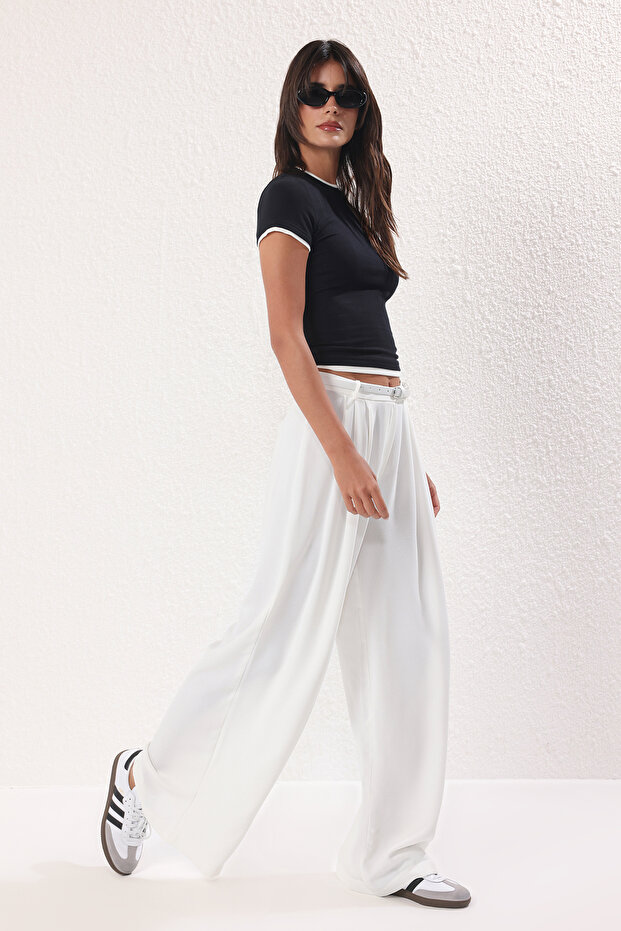 Beyaz Kemerli Pilili Wide Leg/Extra Geniş Paça Dokuma Palazzo Pantolon TWOAW25PL00032 - 2