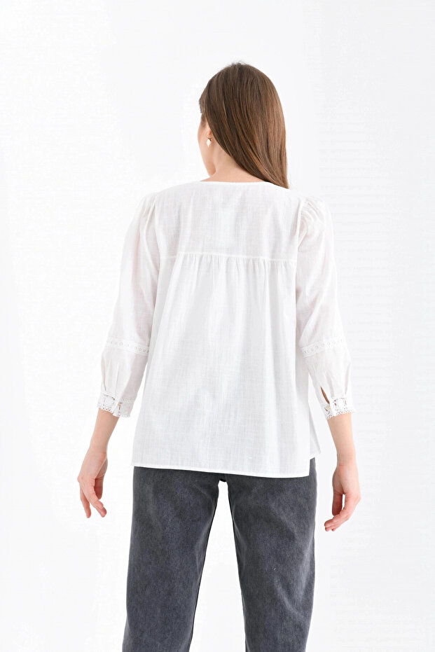 بلوزة برباط أمامي بلون العظام - 6