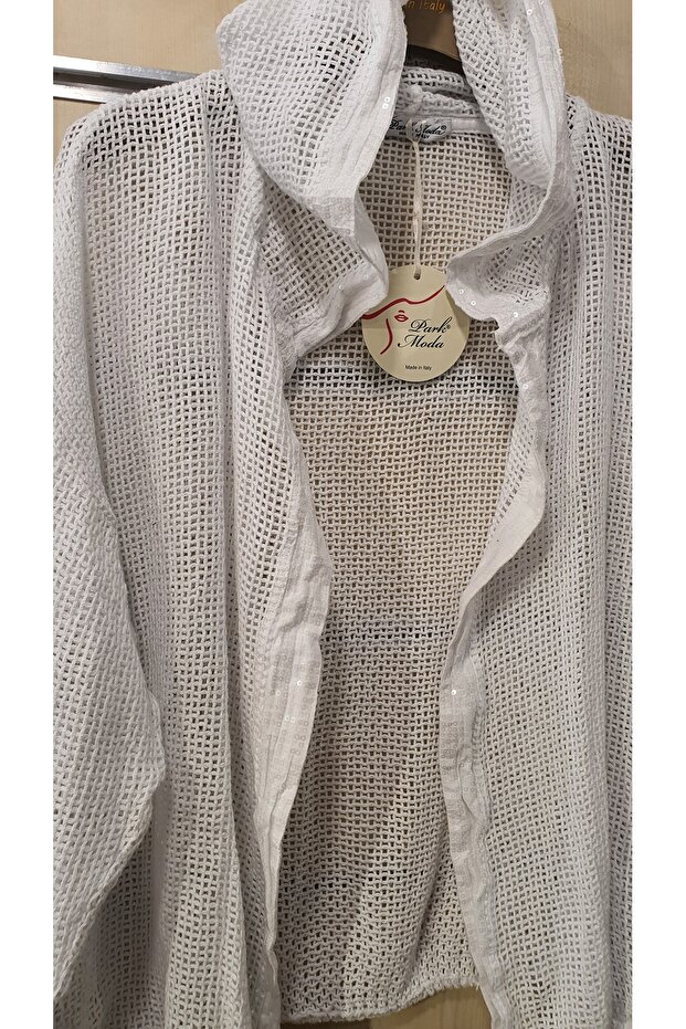 سترة من الكتان الشبكي بغطاء للرأس ومطرزة بالترتر - 4