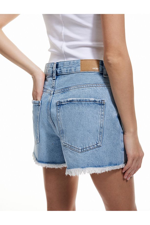 Taşlı Yıpratılmış Düğmeli Cepli Mini Denim Şort - 3