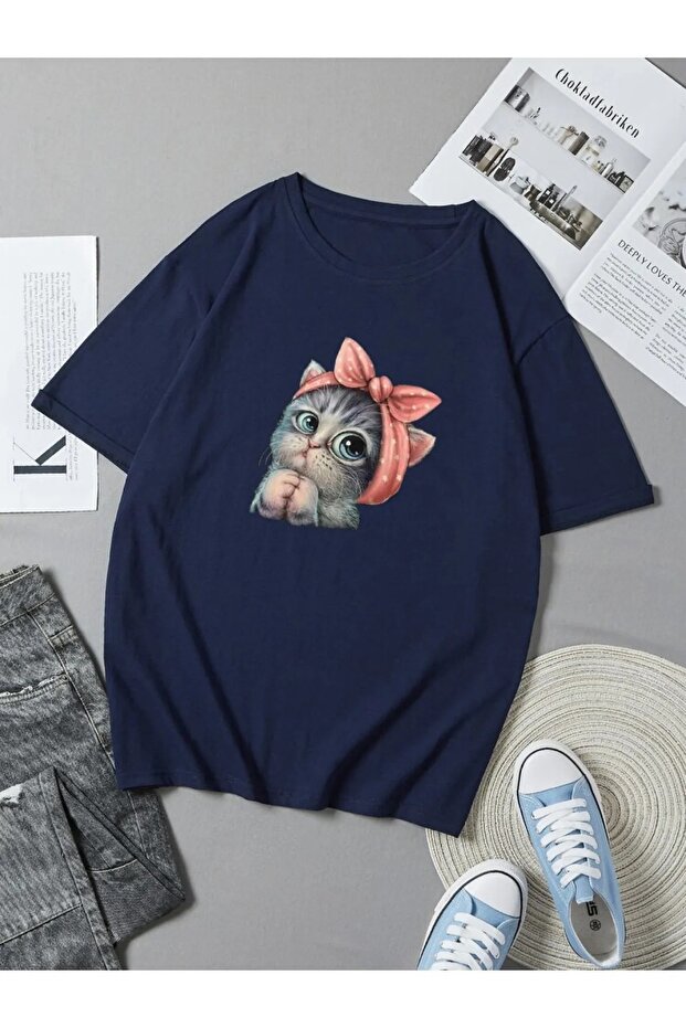 Women's Cute Cat Printed Crew Neck Relaxed Cut T-Shirt