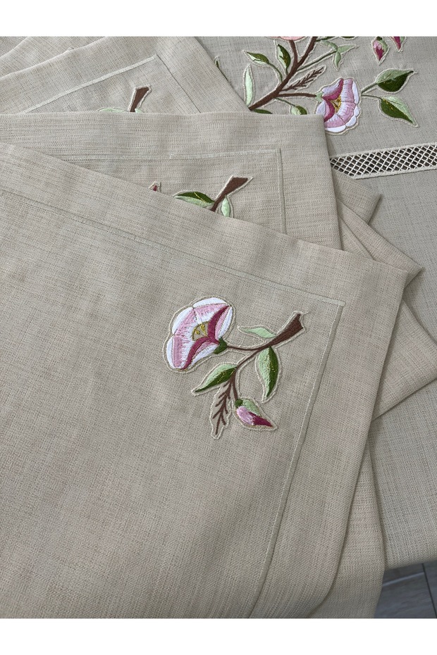 Nakışlı masa örtüsü - 3