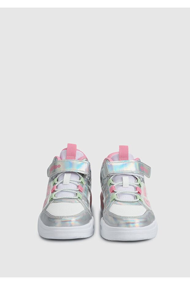 Devojčiceve bele patike - 3