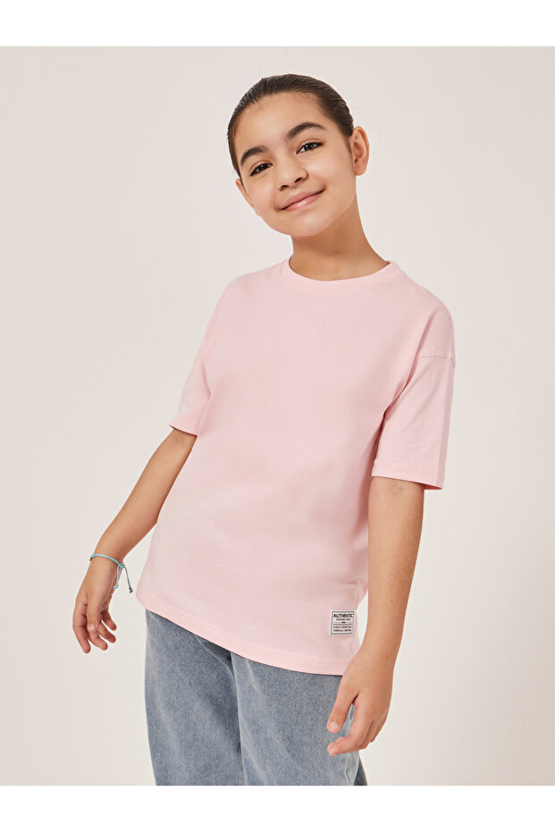 Solid Oversized T-Shirt with Badge Detail