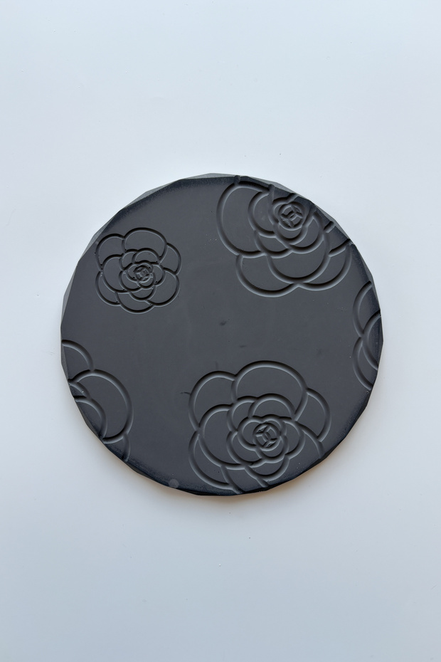 Rose Patterned Round Trivet Anthracite - 2