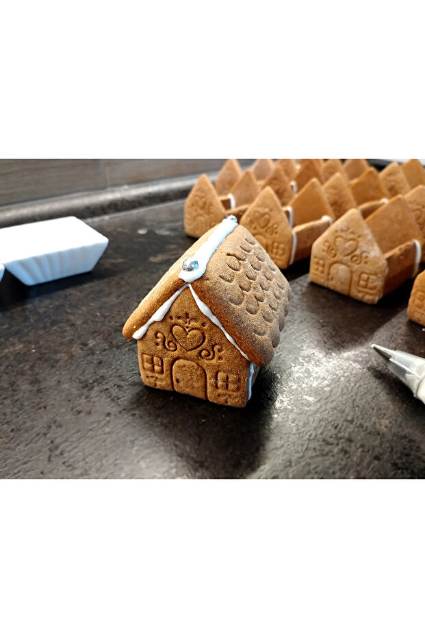 قالب بيت الزنجبيل الصغير - 1