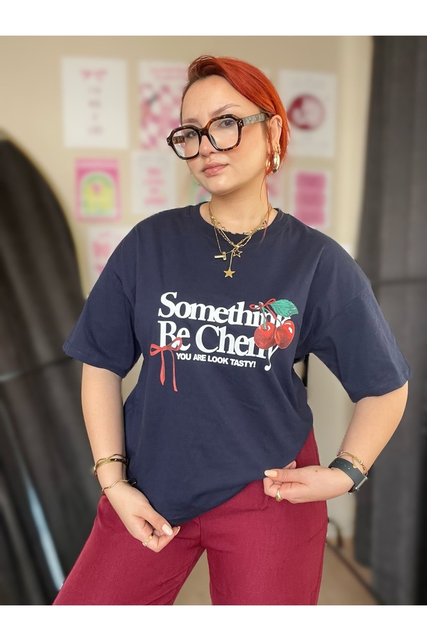 تيشيرت بنمط الكرز كبير الحجم - 3