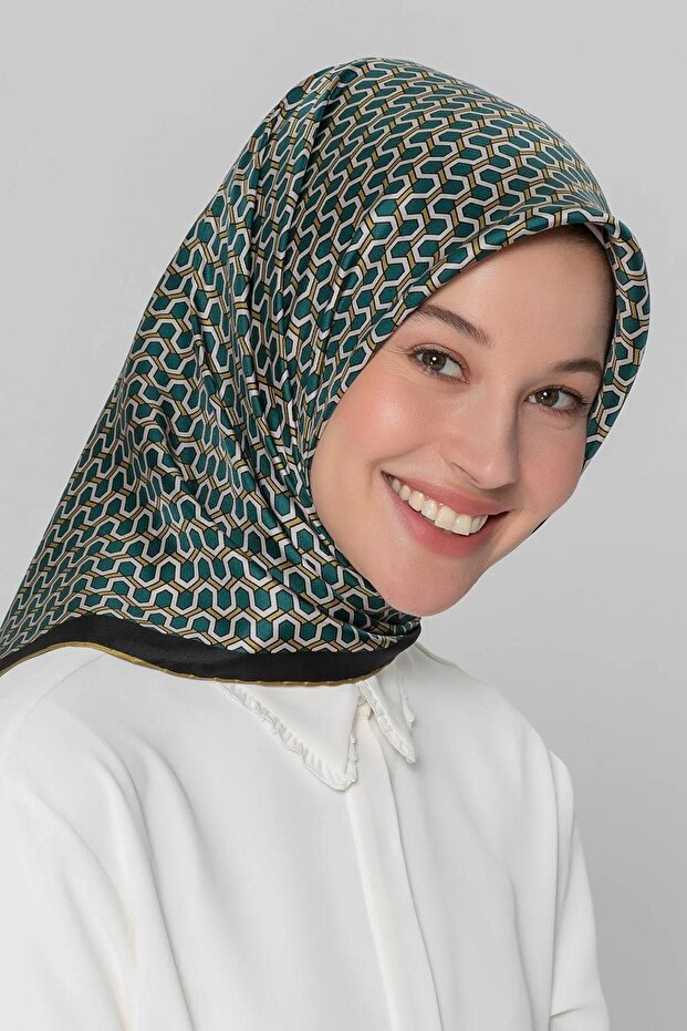 وشاح حريري من نسيج التويل من سلسلة نوستالجيا 8401d-82