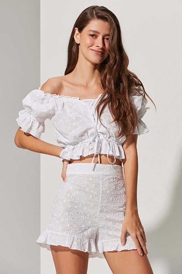 Embroidery Wide Collar White Blouse