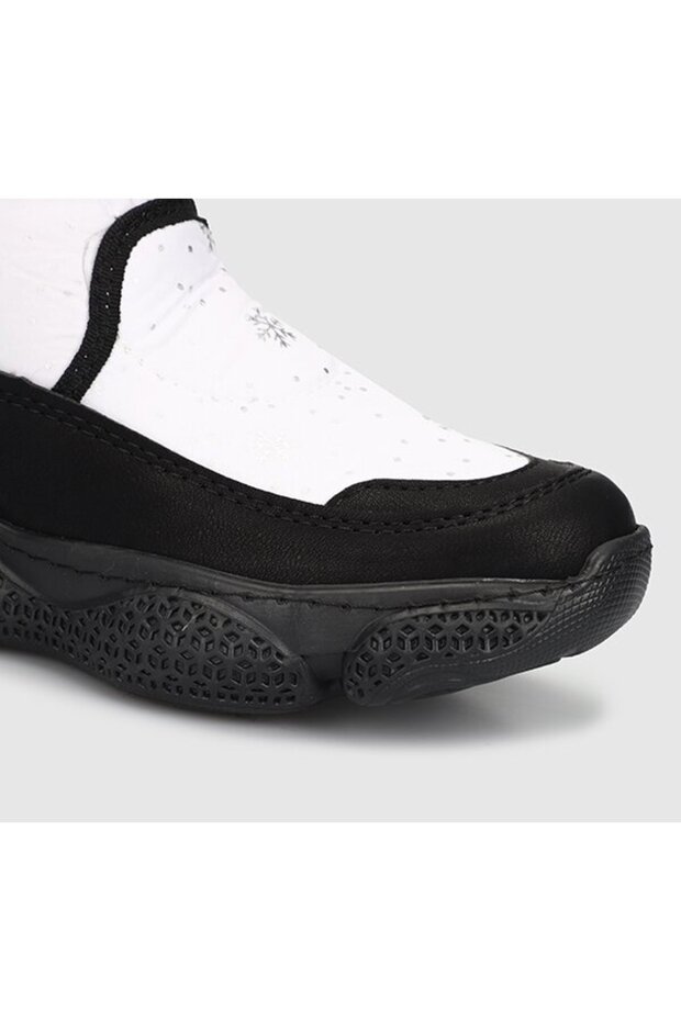 Beyaz Kız Çocuk Bot - 5