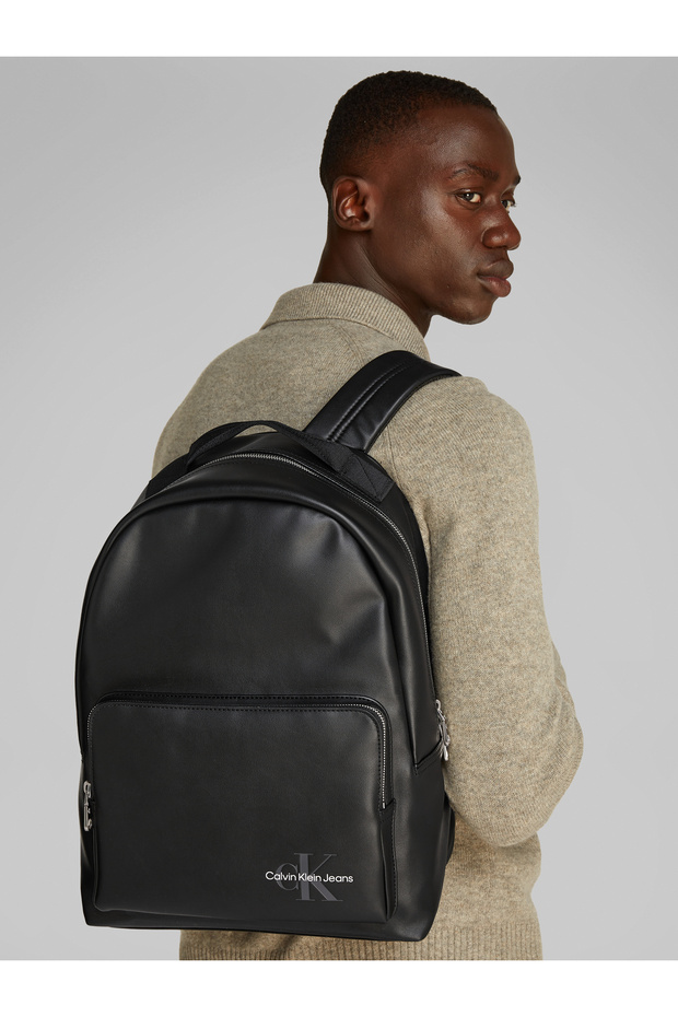 حقيبة ظهر كالفن كلاين بشعار مونو الأسود 4 - 2