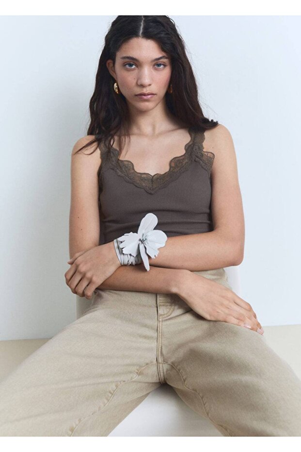 Dantel Yakalı Dar Kesim Bluz - 6