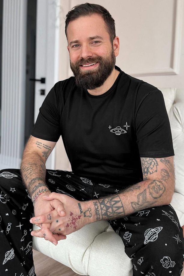 Siyah Space Baskılı Kısa Kol Erkek Pijama Takımı - 1