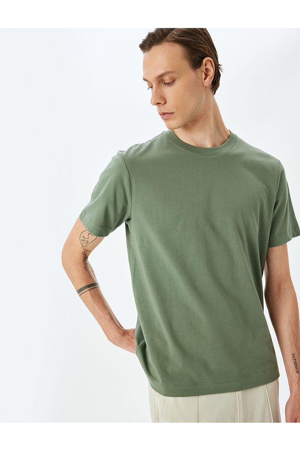 Pamuklu Bisiklet Yaka Regular Fit Kısa Kollu Basic Tişört - 1