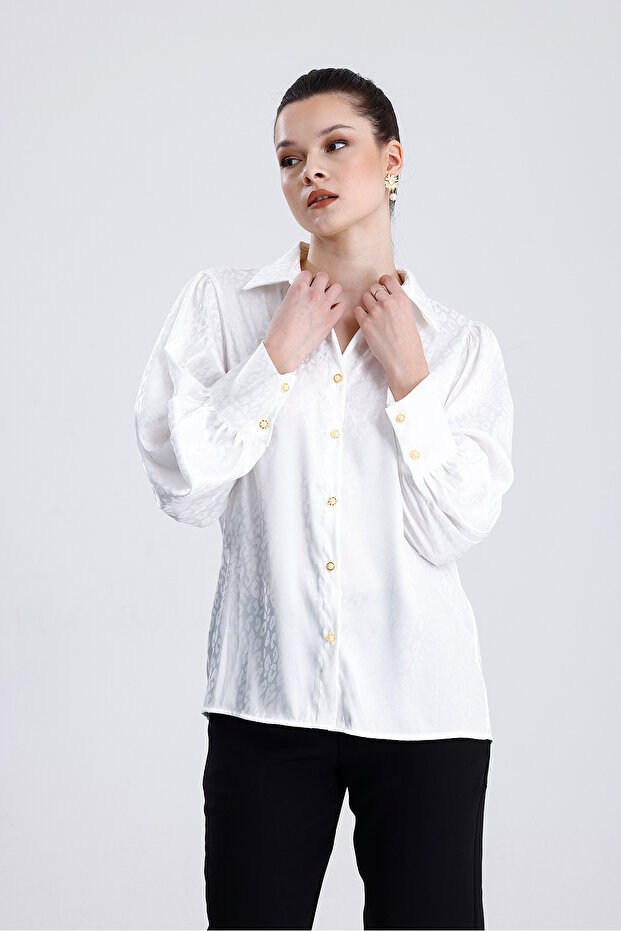 قميص نسائي من الساتان بنقشة الفهد