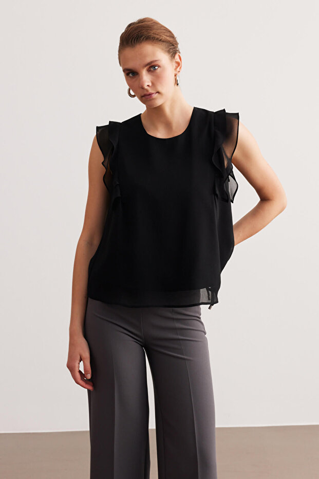 بلوزة شيفون سوداء مكشكشة - 1